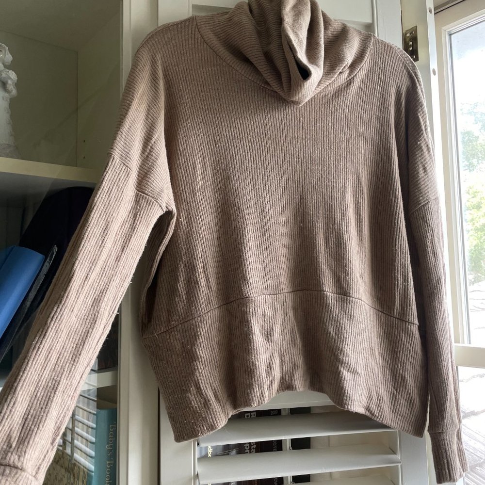 LNA Turtleneck Sweater - M